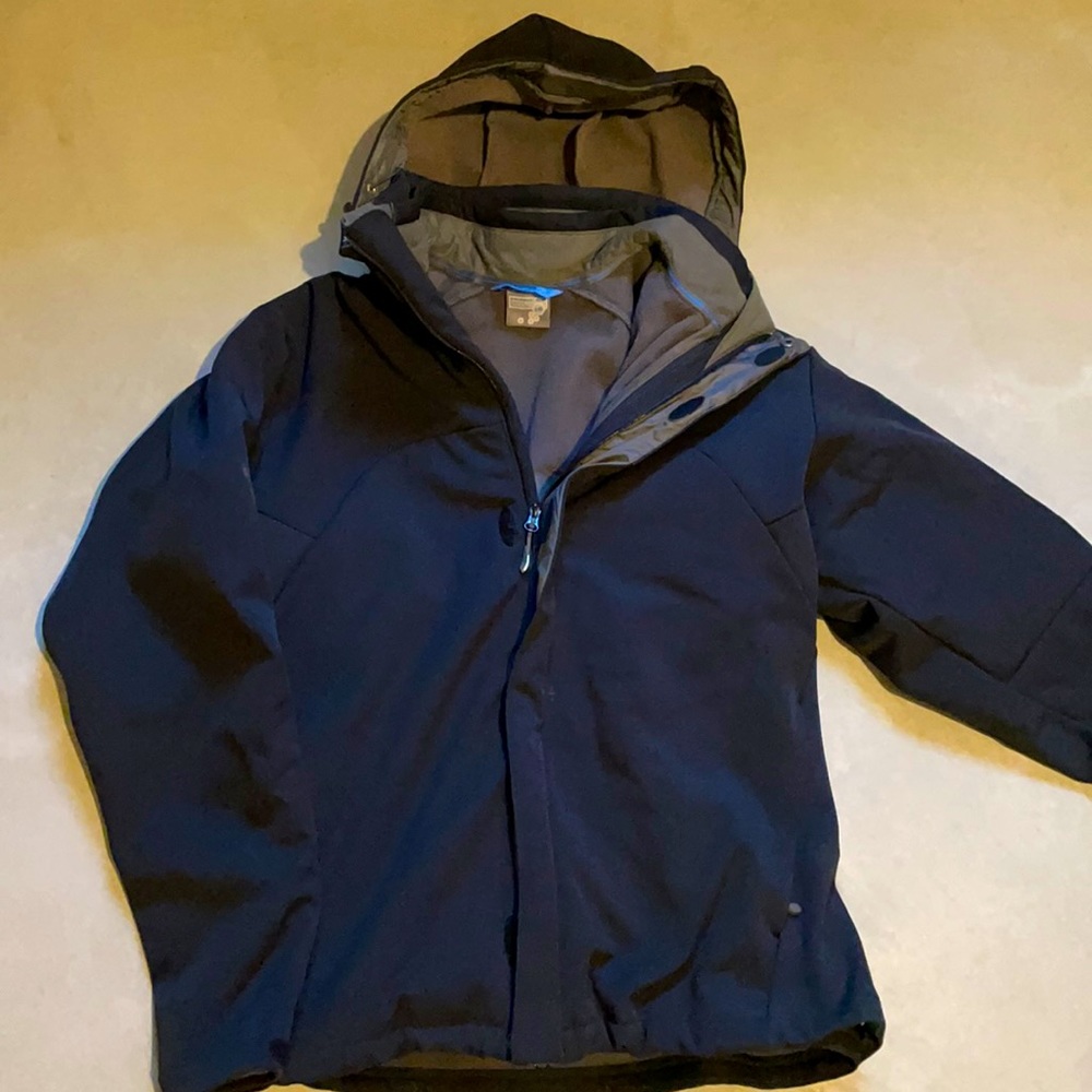 Salomon black snowboarding jacket with liner